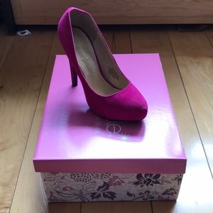 Breast cancer awareness shoedazzle pink suede heel
